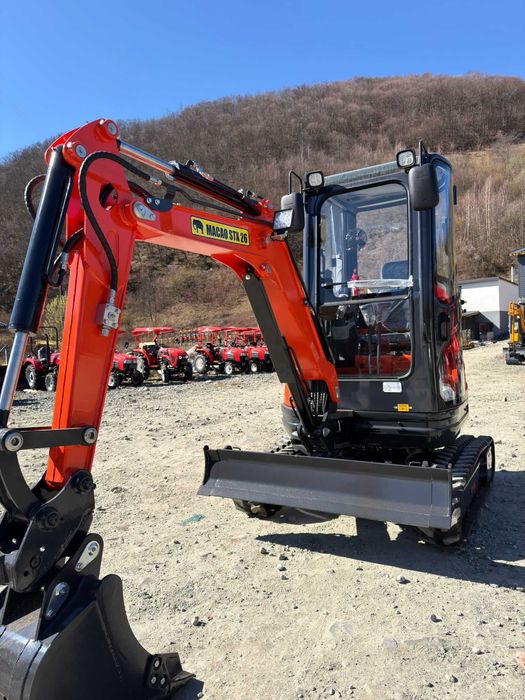 Miniexcavator Macao STX26 oferta cupa de taluz cu inclinatie cadou