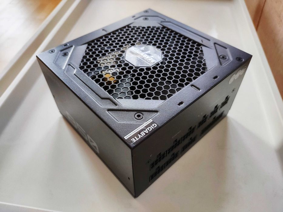 захранващ блок Gigabyte 850 вата (PSU 850W)