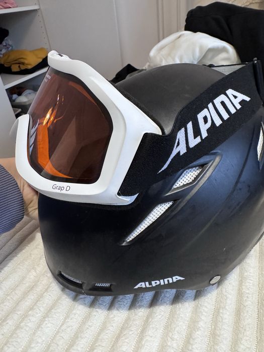 2 каски за ски и очила