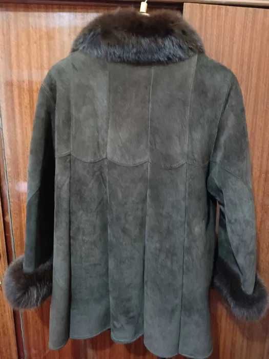 Продается дубленка с меховым воротником