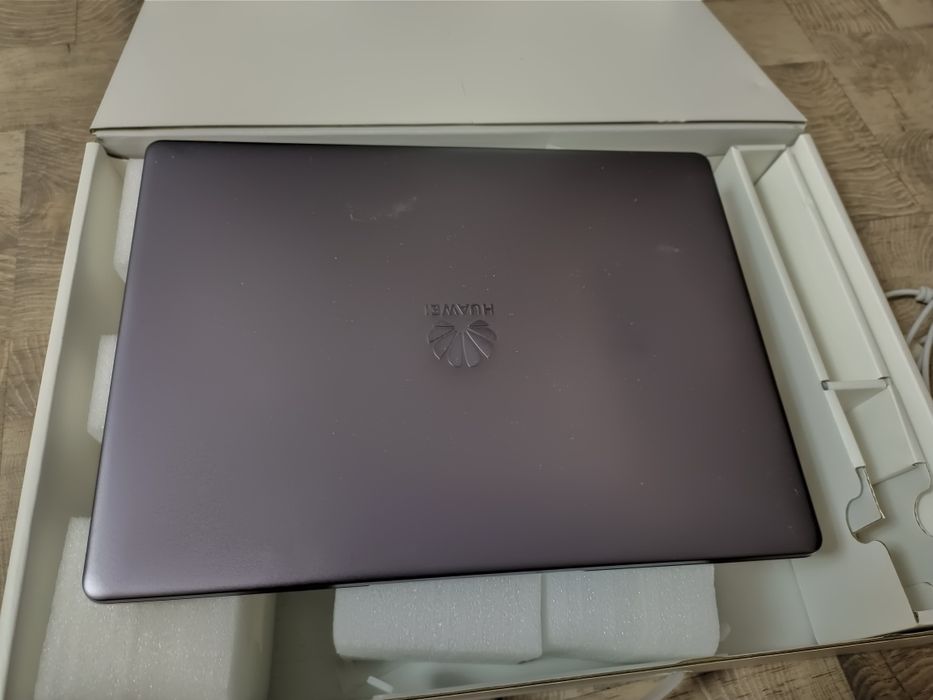 Laptop Huawei mate book 13"