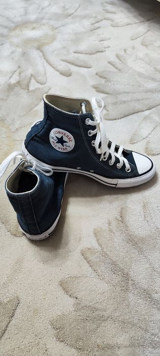 Vând tenisi Converse mid-high unisex Chuck Taylor All Stars, Bleumarin
