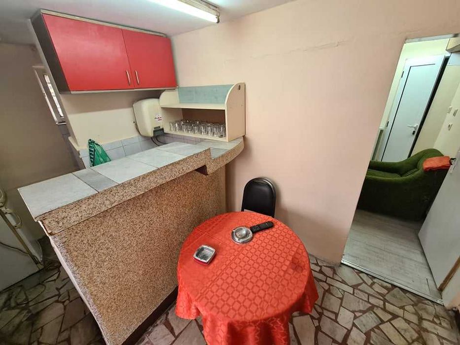 Дава се под наем Едностаен апартамент в Бургас, Център - 26 кв.м за 127.5 € - Снимка #3