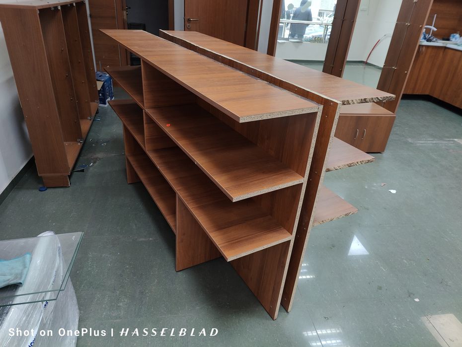 Търговски витрини рафтове етажерки щендери стелажи търговско оборудван