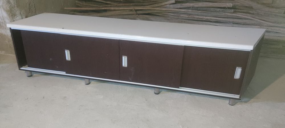 Шкафлар сотилади.