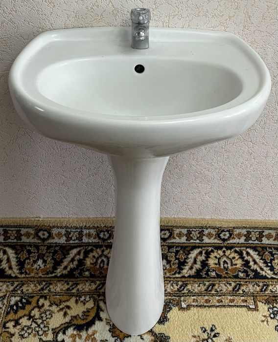 Раковина со смесителем