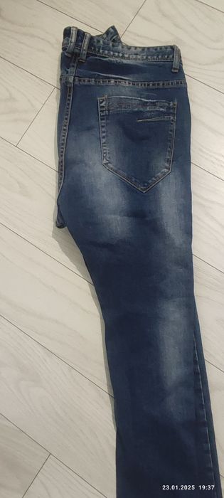 Маркови дънки за символична цена