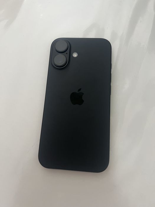 Iphone 16.             V