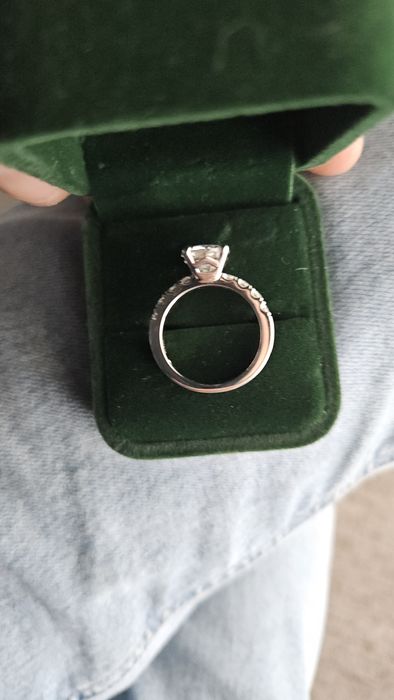 Inel, argint placat cu aur alb piatra moissanit 3.5 carate