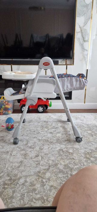 детский столик в отличном состоянии