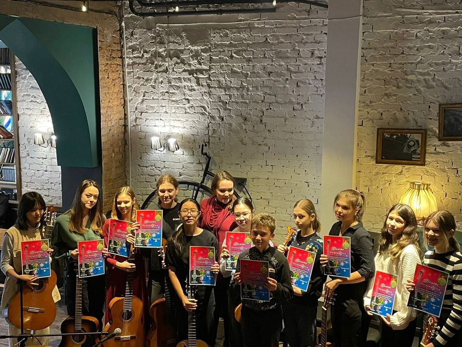 Курсы игры на гитаре и укулеле. Шымкент