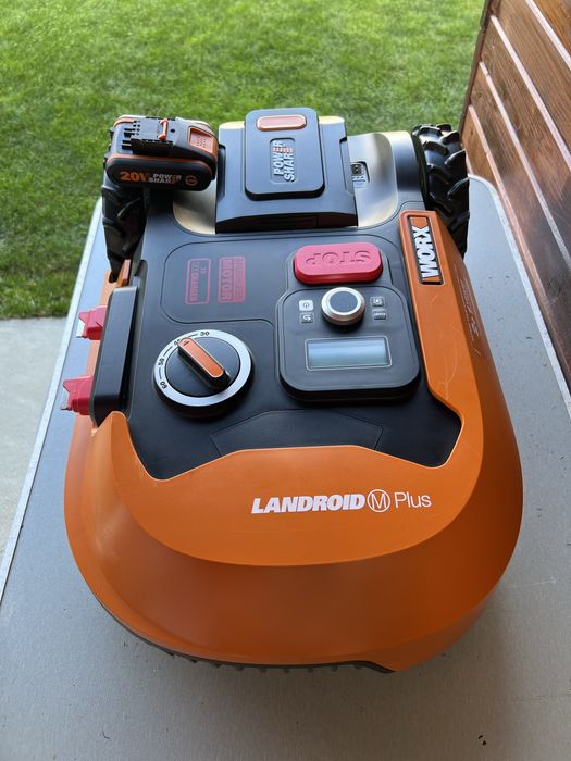 Robot Tuns Gazon Worx Landroid M V2 cu Garaj + Garantie