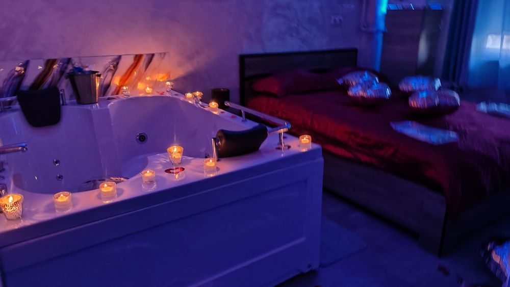 Love Room regim hotelier cu jacuzzi