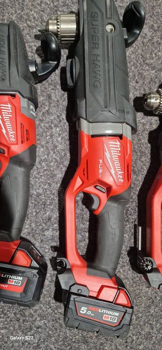 Milwaukee bormasina unghiulara pe acumulatori