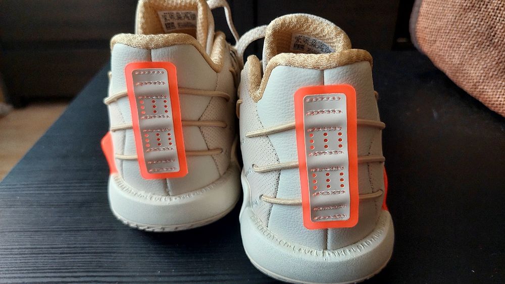 Маратонки Adidas Dame 7, N38