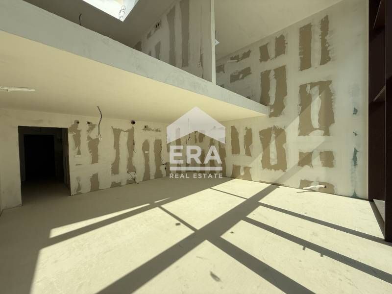 Уникален тристаен апартамент на две нива за продажба, тип "ГРАДСКА КЪЩ