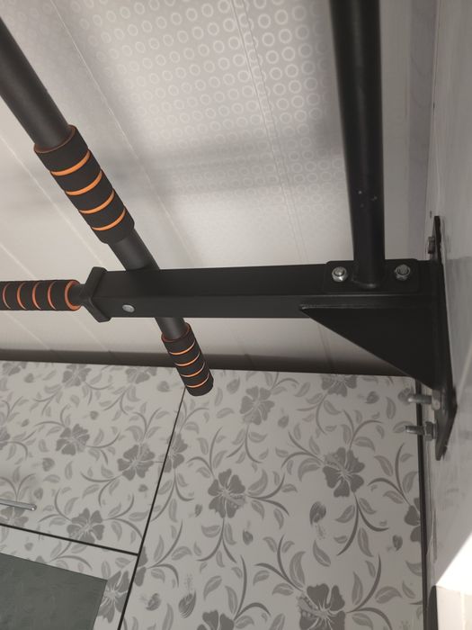 Продам турник настенный