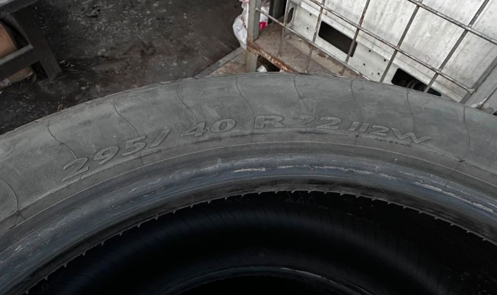Pirelli 295/40 R22