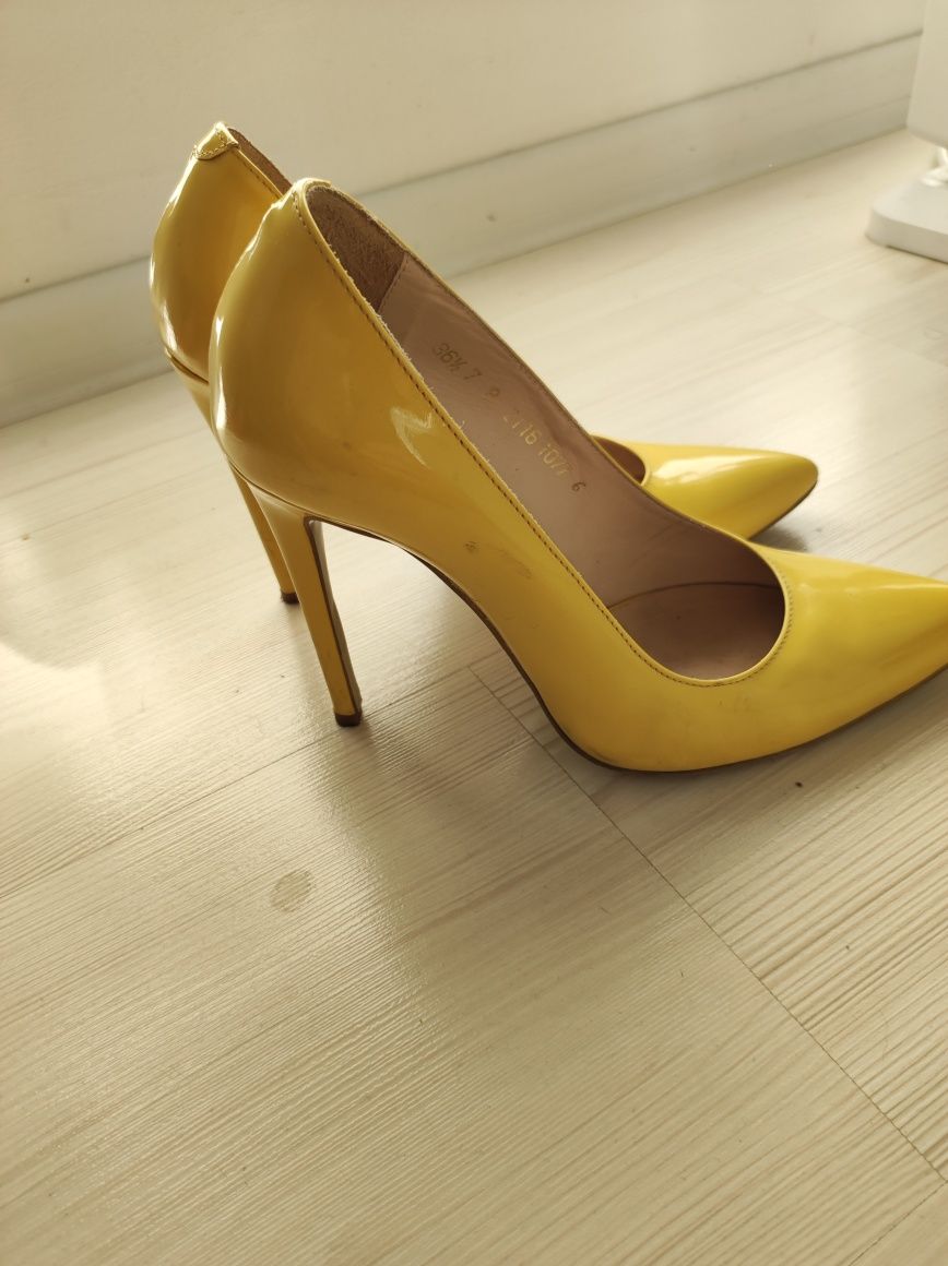 pedestal agency Supply Guban pantofi dama piele lac galbeni masura 36,5 Bucuresti Sectorul 6 •  OLX.ro