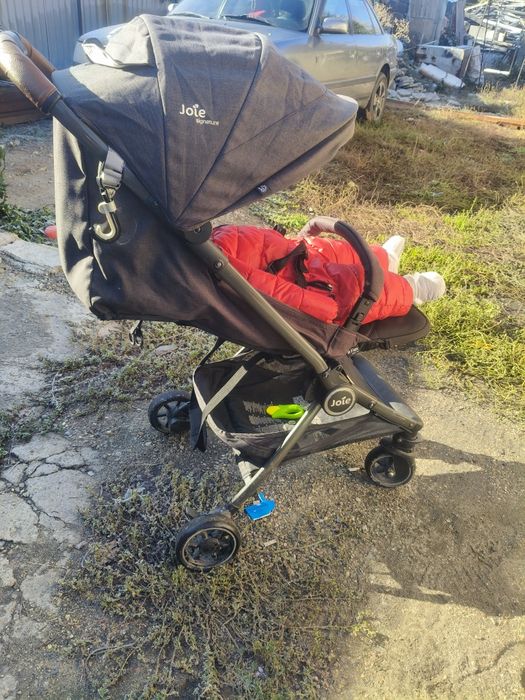 Продам коляску Joie