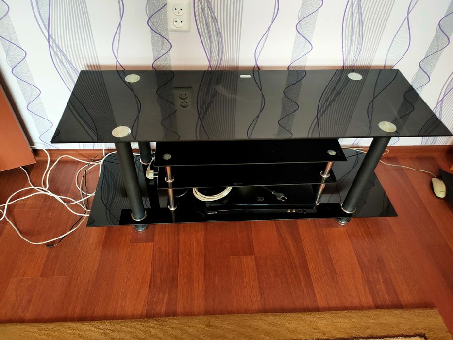 Стеклянный столик, тумба под телевизор