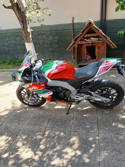 Motocicleta Aprilia 125 cm³