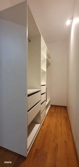 Central - Inchiriere casa, curte comuna - Str. Crinului