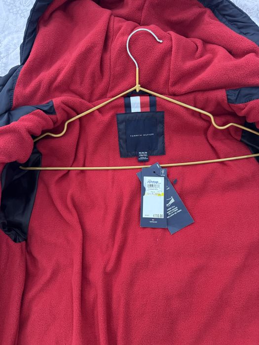Tommy Hilfiger Теплая куртка с биркой.