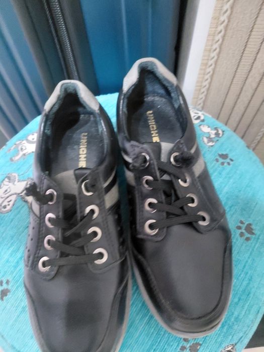 Продам ботинки для мальчика , кожа 32 р