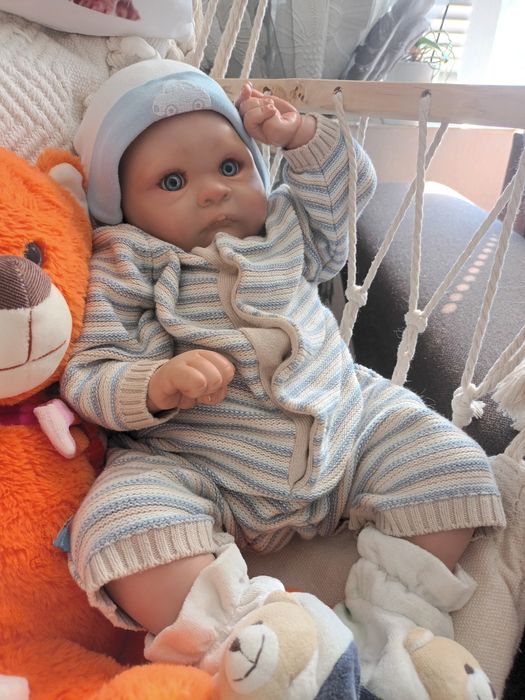 Две реалистични кукли