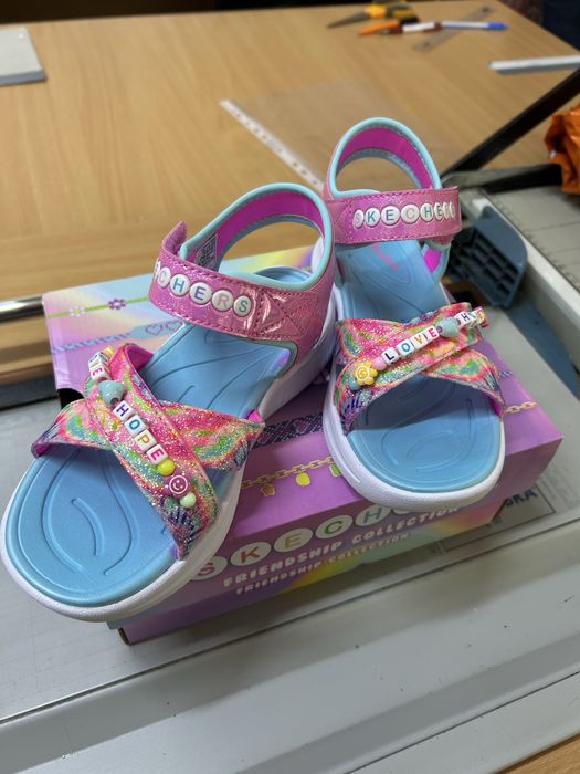 Нови сандалки skechers р-р 30