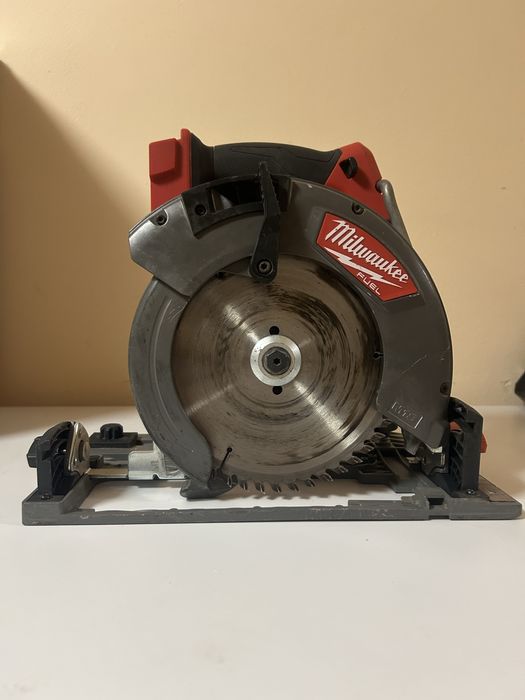 Circular Milwaukee M18 FCSG 66