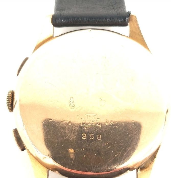 Продавам ретро мъжки часовник от BMC Chronographe SUISSE