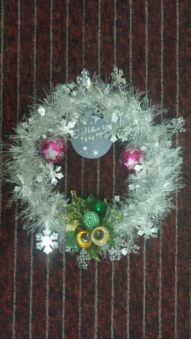 Продам новогодние праздничные венки
