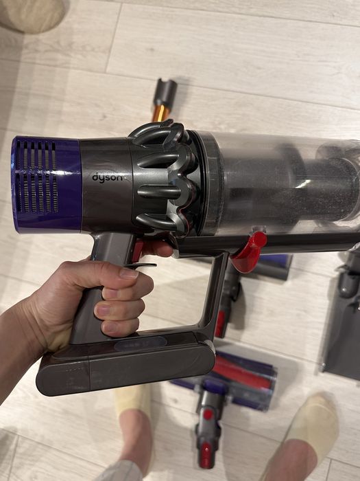 Vând Dyson V11, utilizat