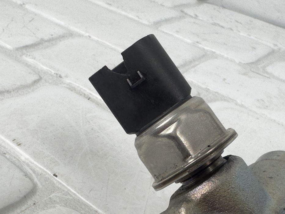 Горивен рейл AUDI 059130089BT 05A906051