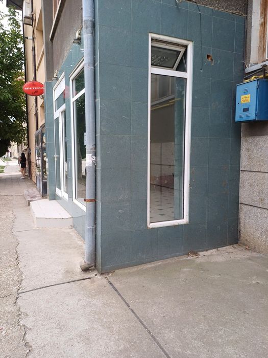 Дава се под наем Магазин в Левски - 30 кв.м за 193.8 € - Снимка #1