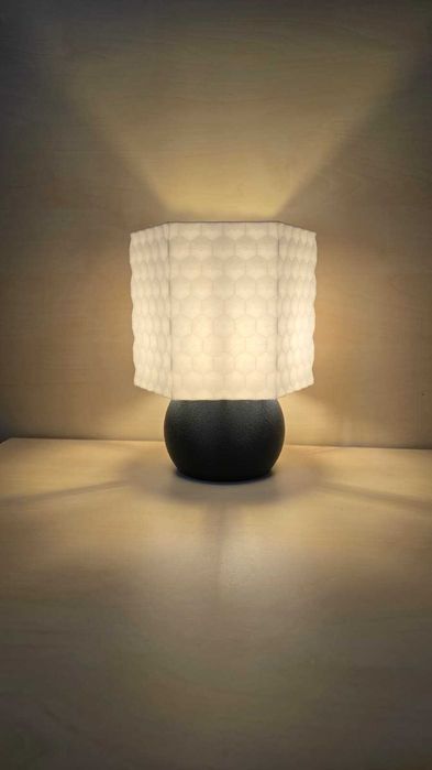 Lampa cu model hexag