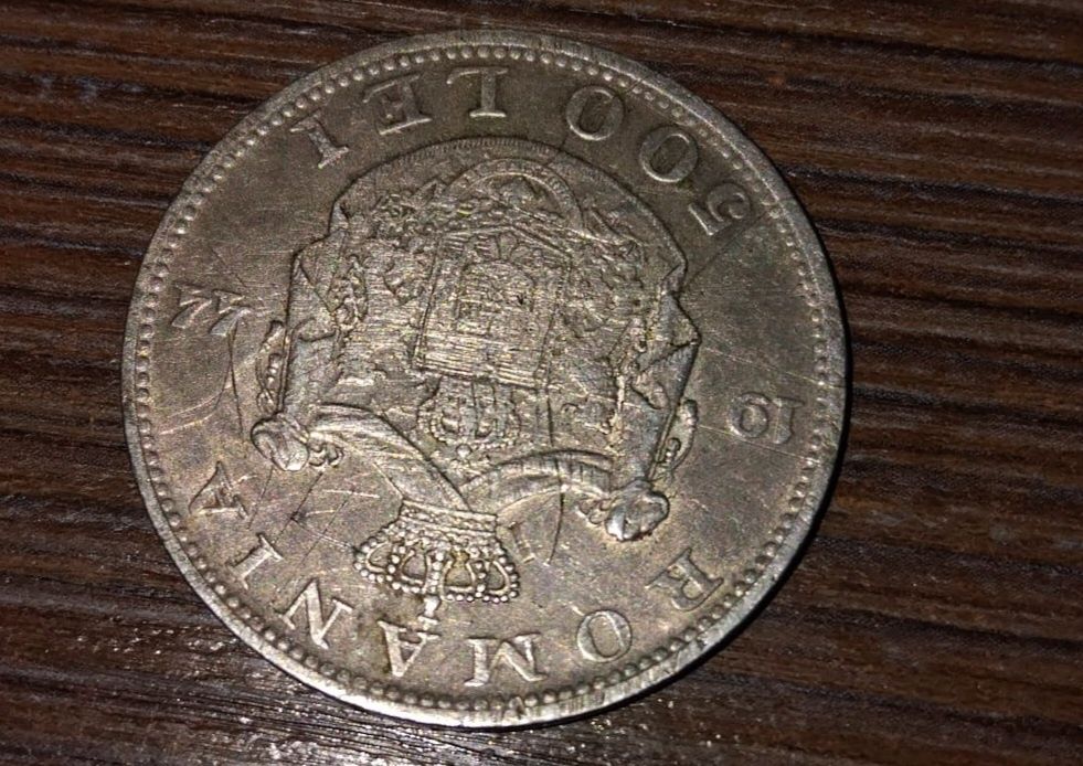 Vând monede vechii..2 sunt de argint..preț negociabil.!