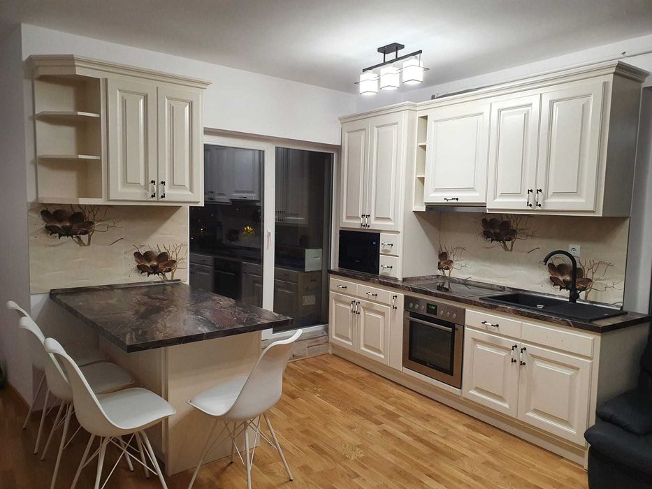 Inchiriez apartament cu 2 camere+birou si loc de parcare subterana