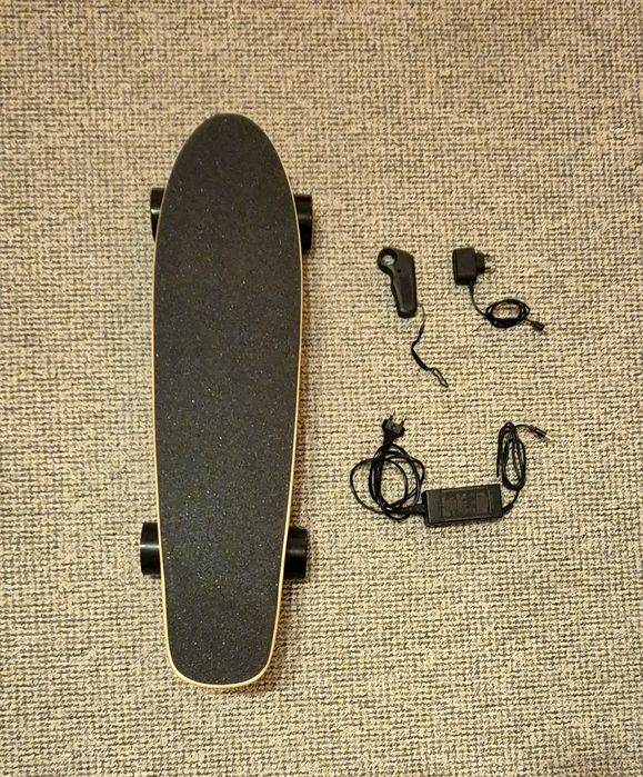 Skateboard Electric Cruiser 74cm Nou