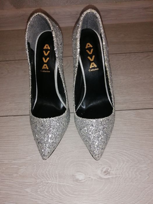 Сребристи дамски обувки