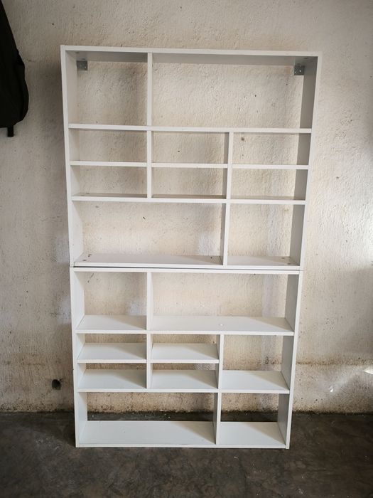 Etajere în stare bună de utilizare