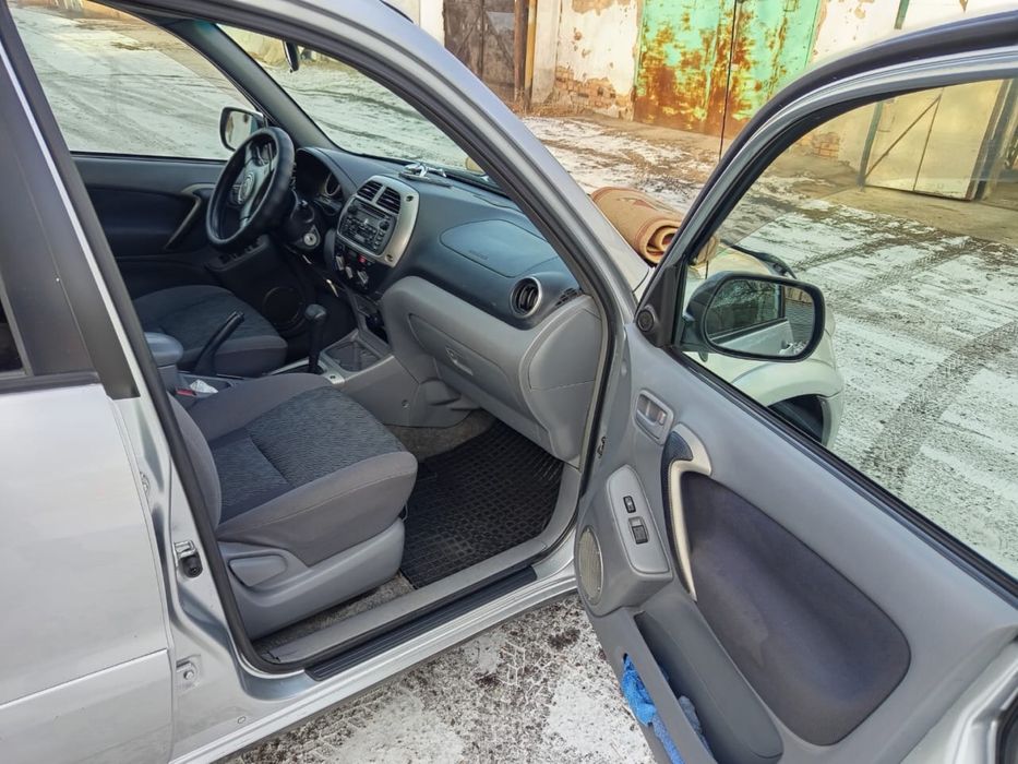 Продаётся Toyota Rav-4