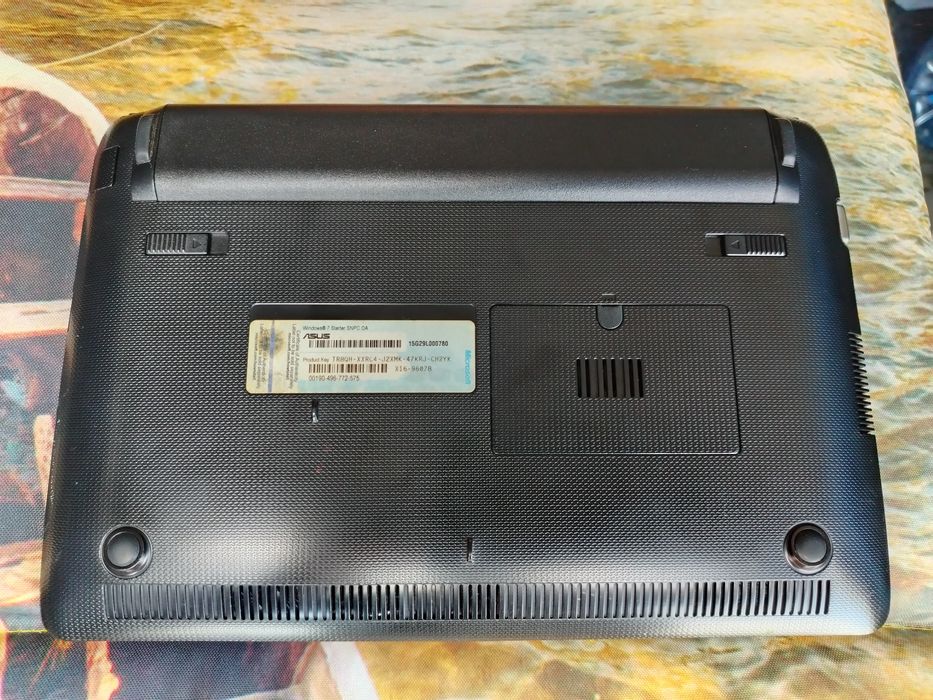 Laptop micuț stare impecabilă estetic și funcționare
