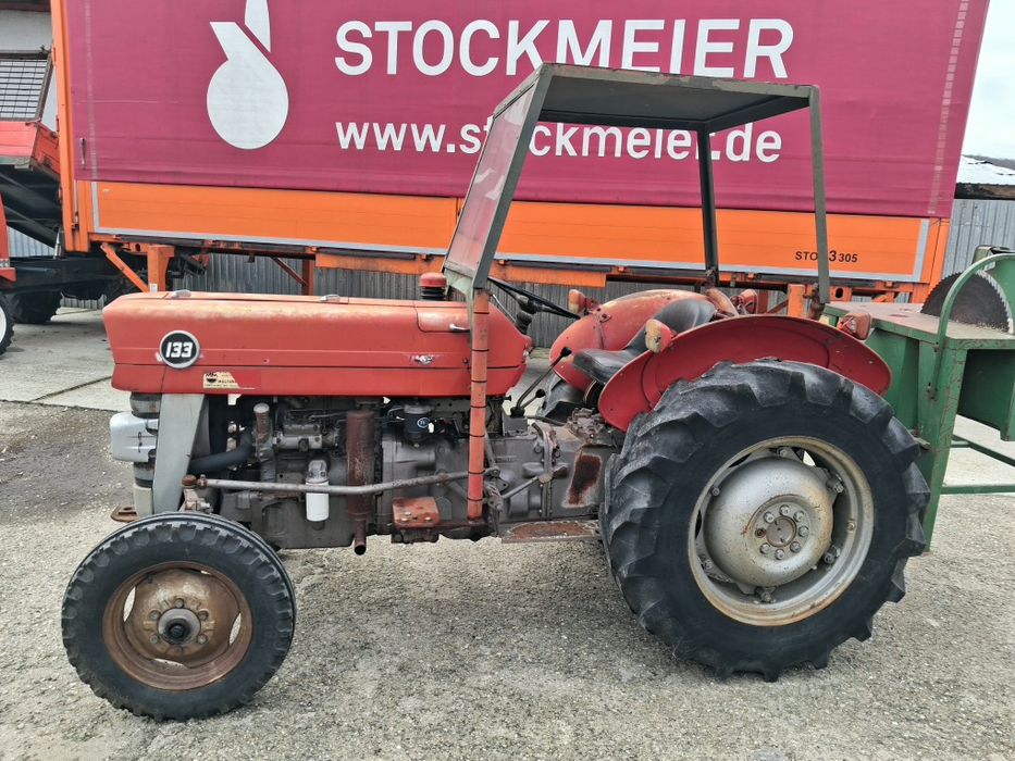 Tractor Massey Ferguson cu Circular