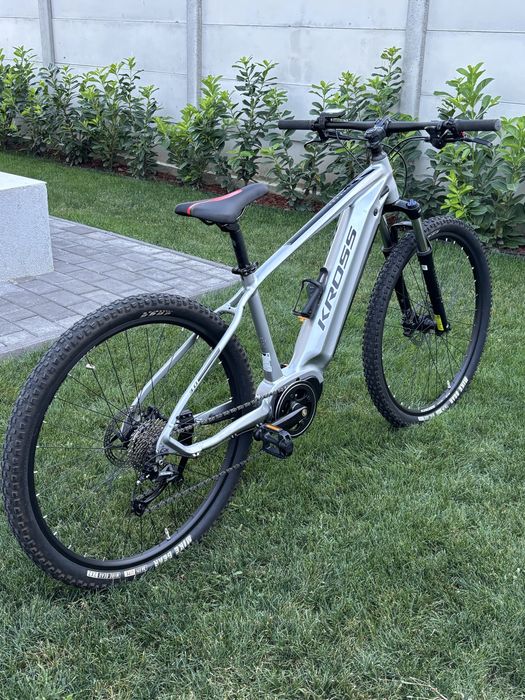 Bicicleta electrica Kross Hexagon Boost 3.0 ca noua roti 29”