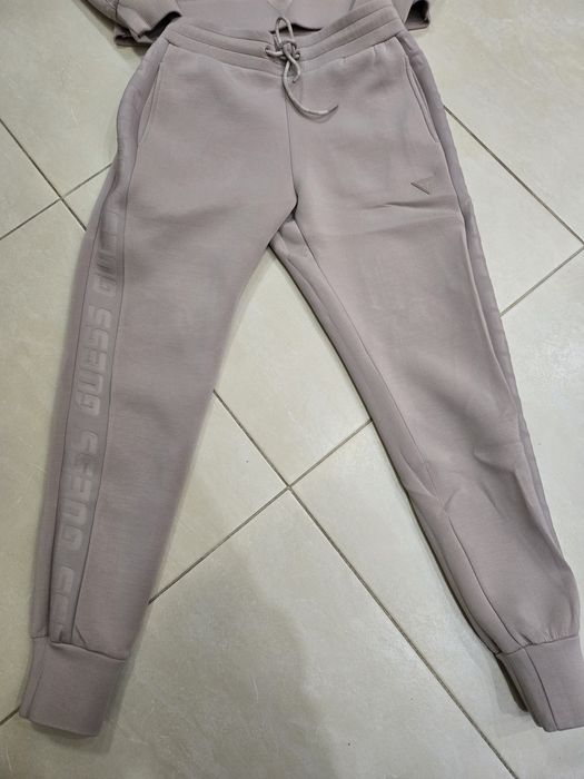 Guess! Ново! Дамски оригинален екип!