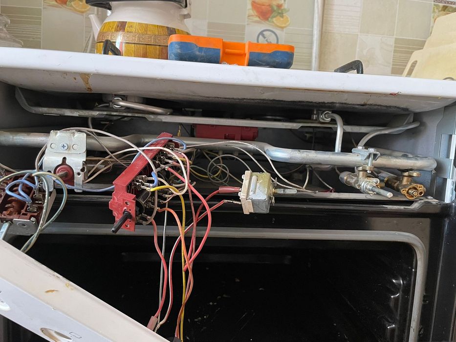 Ремонт телевизоров и газовых плит.