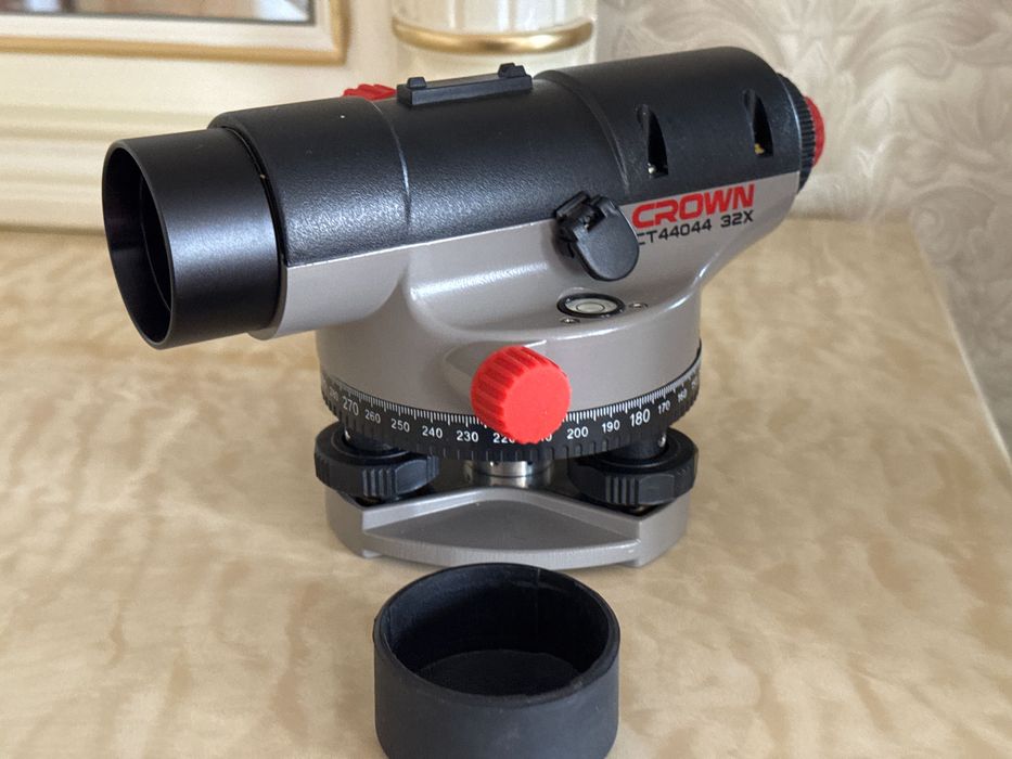 Продам нивелир Crown CT44044